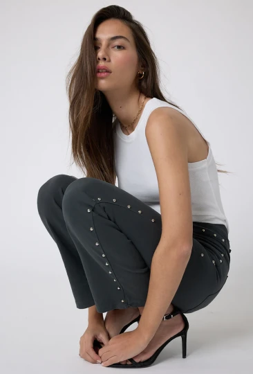 pantalon tachas